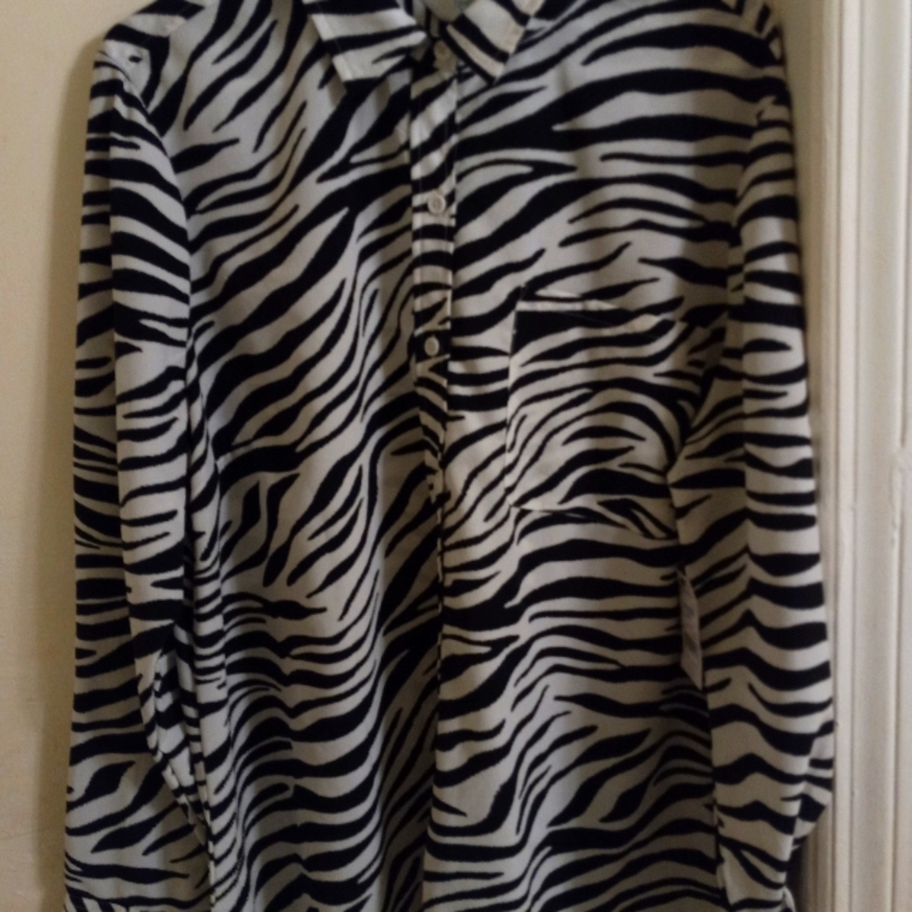 I am selling it because I really don't like it